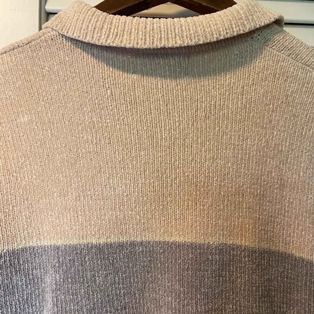 🎈Button Up Sweater 75% Silk - Picture 4 of 10